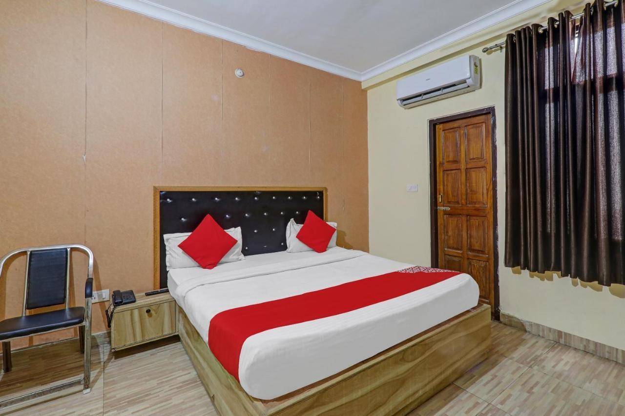 Hotel Oyo Devpuri 3*