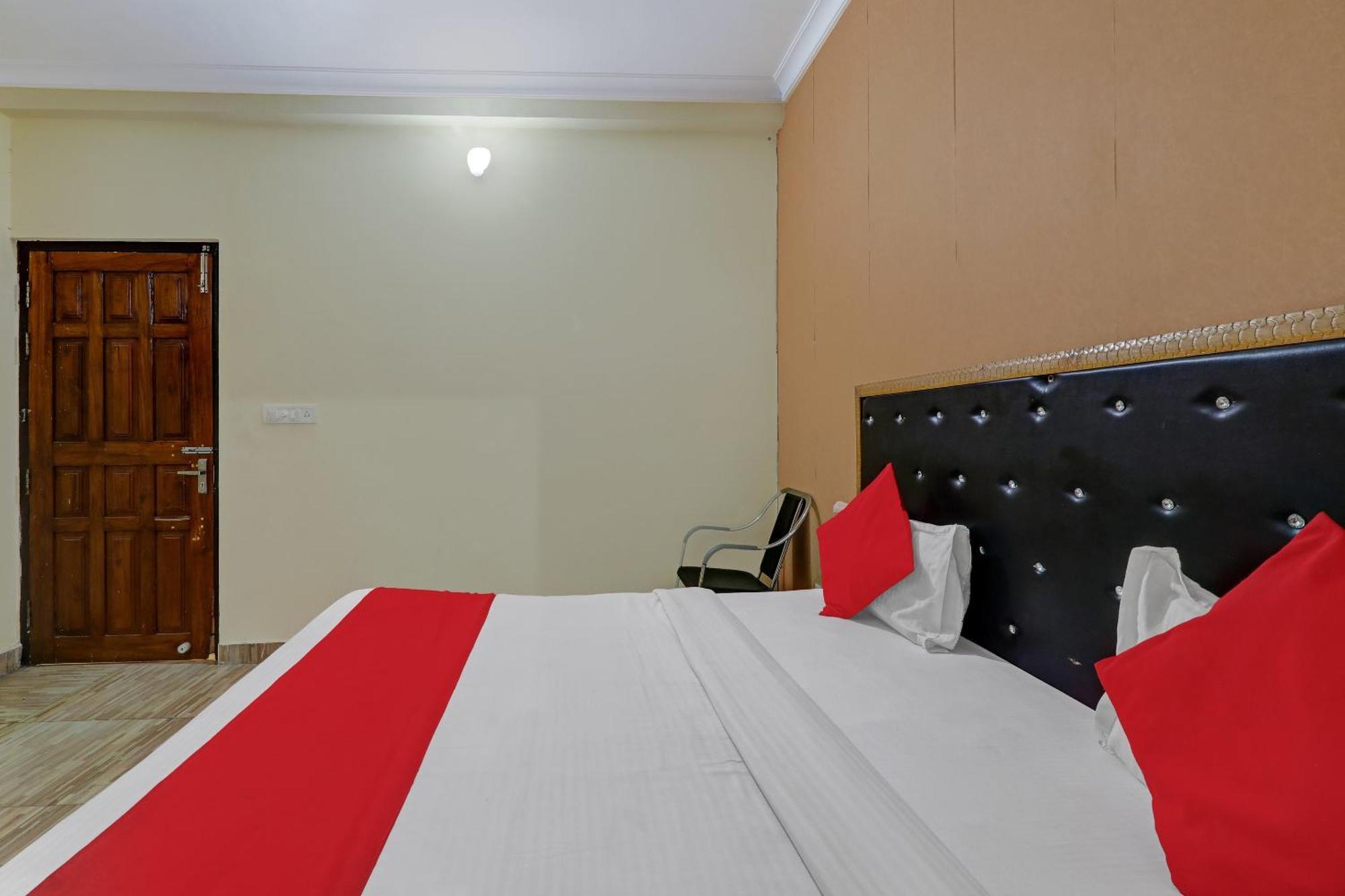 Oyo Devpuri 3*