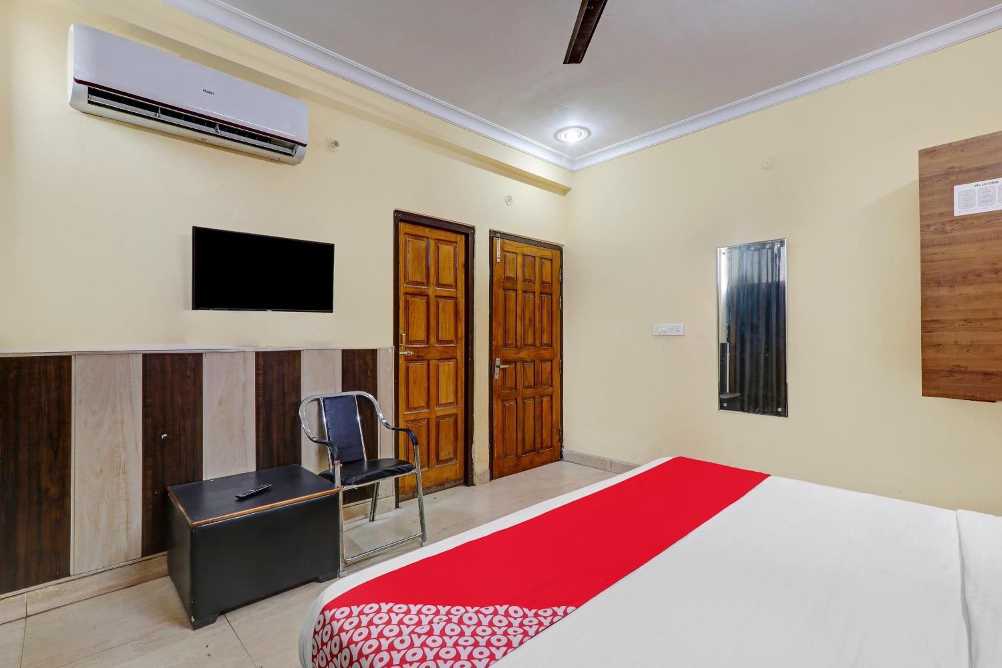 Oyo Devpuri 3*